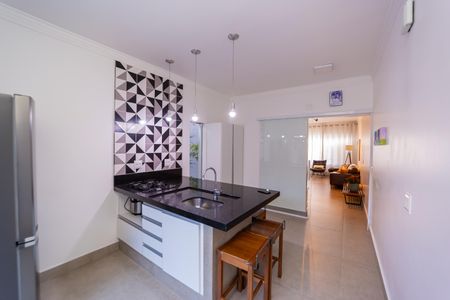 Casa à venda com 125m², 2 quartos e 2 vagas Casa à venda com 125m², 2 quartos e 2 vagasCozinha