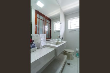 Casa à venda com 136m², 2 quartos e 2 vagasBanheiro