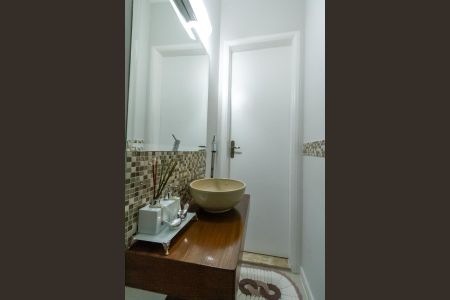 Casa à venda com 136m², 2 quartos e 2 vagasLavabo