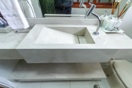 Casa à venda com 136m², 2 quartos e 2 vagasBanheiro