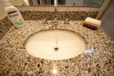 Apartamento para alugar com 72m², 2 quartos e 1 vagabanheiro corredor