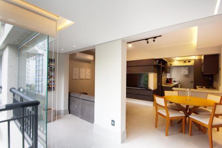 Apartamento para alugar com 72m², 2 quartos e 1 vagavaranda sala