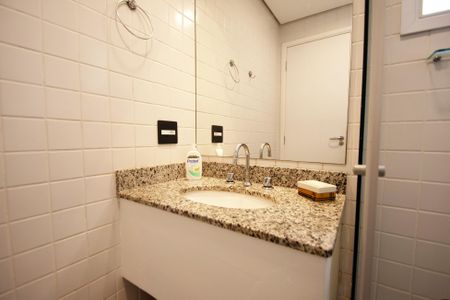 Apartamento para alugar com 72m², 2 quartos e 1 vagabanheiro corredor