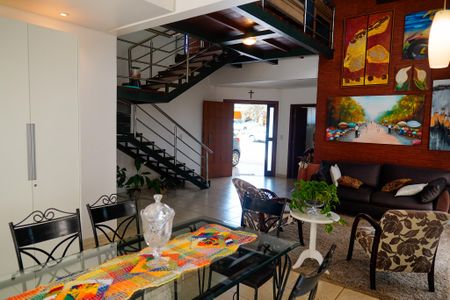 Casa de condomínio para alugar com 300m², 3 quartos e 4 vagas Casa de condomínio para alugar com 300m², 3 quartos e 4 vagasSala de Jantar