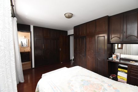 Casa para alugar com 250m², 2 quartos e 4 vagasSuíte