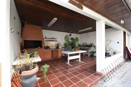 Casa para alugar com 250m², 2 quartos e 4 vagasÁrea externa com Churrasqueira