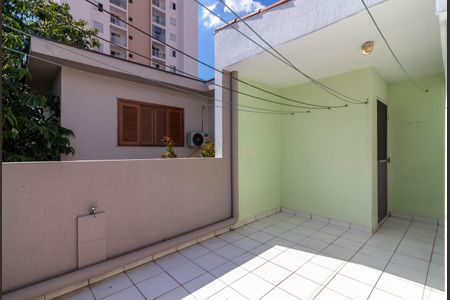 Casa para alugar com 201m², 2 quartos e 2 vagasVaranda / Quintal