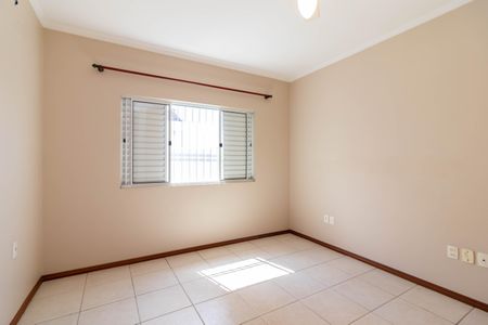 Casa para alugar com 201m², 2 quartos e 2 vagasSuíte 2