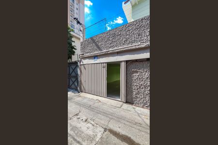 Casa para alugar com 201m², 2 quartos e 2 vagasFachada