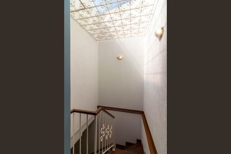 Casa para alugar com 201m², 2 quartos e 2 vagasEscada