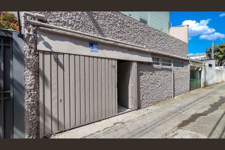 Casa para alugar com 201m², 2 quartos e 2 vagasFachada