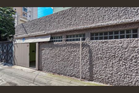 Casa para alugar com 201m², 2 quartos e 2 vagasFachada