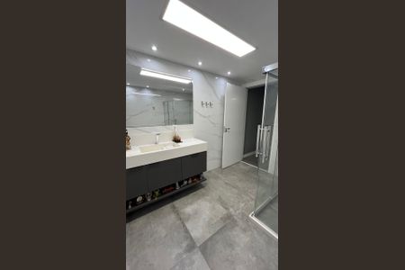 Banheiro de apartamento à venda com 1 quarto, 51m² em Del Castilho, Rio de Janeiro