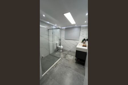 Banheiro de apartamento à venda com 1 quarto, 51m² em Del Castilho, Rio de Janeiro