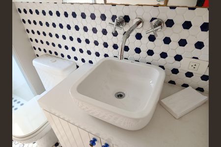 Apartamento à venda com 182m², 3 quartos e 3 vagasBanheiro da Suíte 2