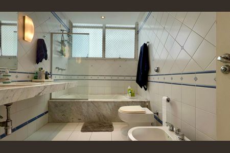 Apartamento à venda com 500m², 4 quartos e 3 vagasBanheiro 2