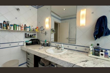 Apartamento à venda com 500m², 4 quartos e 3 vagasBanheiro 2