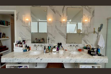 Apartamento à venda com 500m², 4 quartos e 3 vagasBanheiro da Suíte