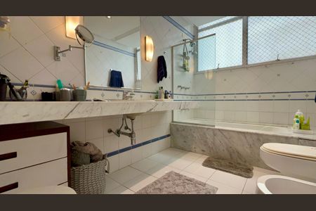 Apartamento à venda com 500m², 4 quartos e 3 vagasBanheiro 2