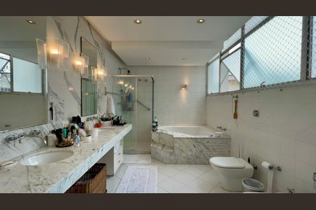 Apartamento à venda com 500m², 4 quartos e 3 vagasBanheiro da Suíte