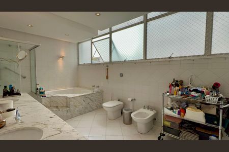 Apartamento à venda com 500m², 4 quartos e 3 vagasBanheiro da Suíte