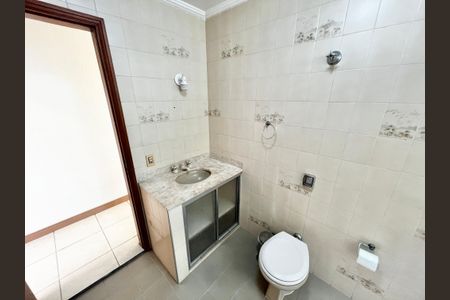 Casa à venda com 201m², 3 quartos e 2 vagas Casa à venda com 201m², 3 quartos e 2 vagasBanheiro