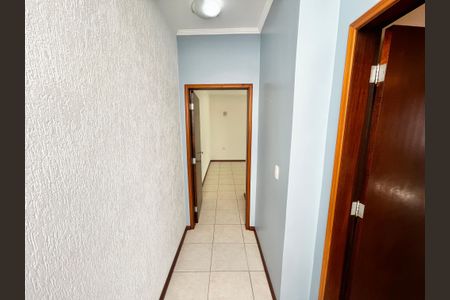 Casa à venda com 201m², 3 quartos e 2 vagas Casa à venda com 201m², 3 quartos e 2 vagasCorredor