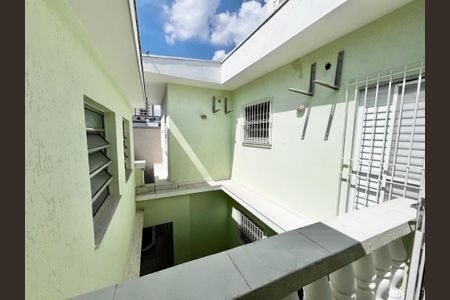 Casa à venda com 201m², 3 quartos e 2 vagas Casa à venda com 201m², 3 quartos e 2 vagasVaranda