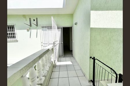 Casa à venda com 201m², 3 quartos e 2 vagas Casa à venda com 201m², 3 quartos e 2 vagasVaranda