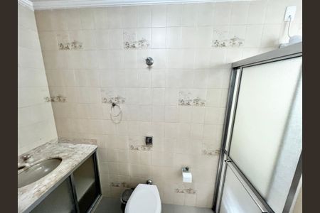 Casa à venda com 201m², 3 quartos e 2 vagas Casa à venda com 201m², 3 quartos e 2 vagasBanheiro