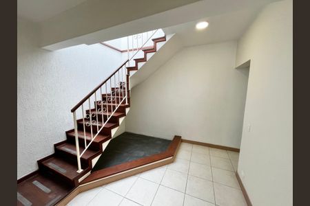 Casa à venda com 201m², 3 quartos e 2 vagas Casa à venda com 201m², 3 quartos e 2 vagasCopa