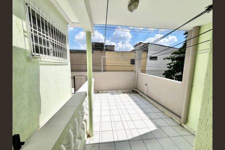 Casa à venda com 201m², 3 quartos e 2 vagas Casa à venda com 201m², 3 quartos e 2 vagasVaranda