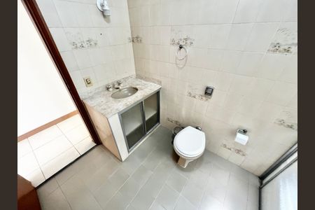 Casa à venda com 201m², 3 quartos e 2 vagas Casa à venda com 201m², 3 quartos e 2 vagasBanheiro