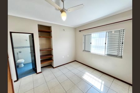 Casa à venda com 201m², 3 quartos e 2 vagas Casa à venda com 201m², 3 quartos e 2 vagasQuarto 3 Suite