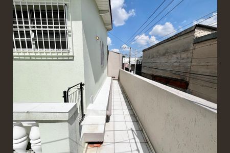 Casa à venda com 201m², 3 quartos e 2 vagas Casa à venda com 201m², 3 quartos e 2 vagasVaranda