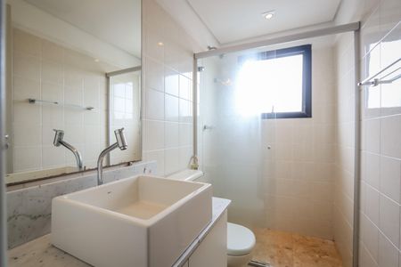 Apartamento à venda com 225m², 4 quartos e 4 vagas Apartamento à venda com 225m², 4 quartos e 4 vagasBanheiro da Suite 3