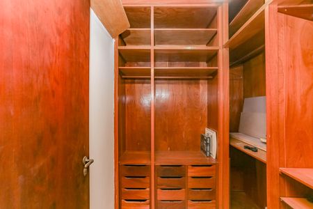 Casa à venda com 190m², 3 quartos e 5 vagasCloset