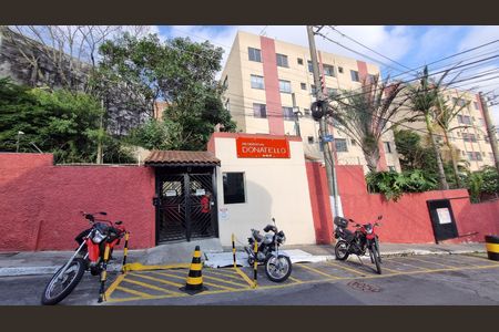 Apartamento para alugar com 57m², 2 quartos e 1 vaga Apartamento para alugar com 57m², 2 quartos e 1 vagaFachada