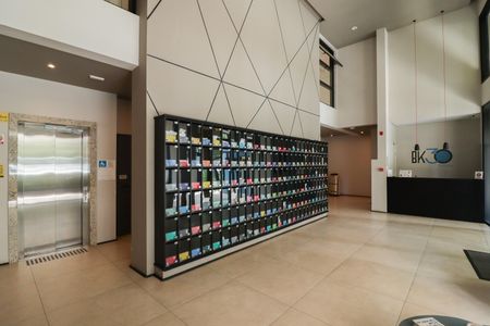 Apartamento à venda com 51m², 2 quartos e 1 vaga Apartamento à venda com 51m², 2 quartos e 1 vagaHall