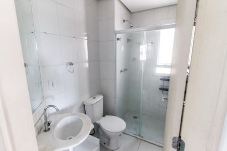 Banheiro de apartamento para alugar com 2 quartos, 57m² em Jardim Henriqueta, Taboão da Serra