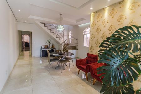 Sala de casa à venda com 5 quartos, 245m² em Ipê, Belo Horizonte