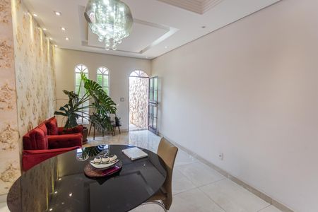 Sala de casa à venda com 5 quartos, 245m² em Ipê, Belo Horizonte