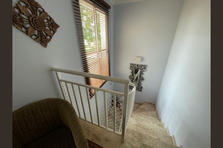 Casa para alugar com 350m², 4 quartos e 4 vagasEscada