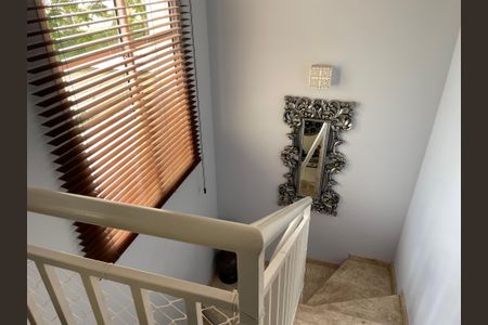 Casa para alugar com 350m², 4 quartos e 4 vagasEscada