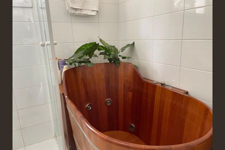 Casa para alugar com 350m², 4 quartos e 4 vagasBanheiro 