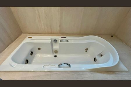 Casa à venda com 455m², 3 quartos e 5 vagasBanheiro da Suíte 2, 2