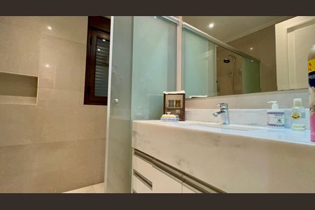 Casa à venda com 455m², 3 quartos e 5 vagasBanheiro da Suíte 1