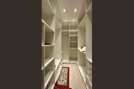 Casa à venda com 455m², 3 quartos e 5 vagasCloset da suíte 2