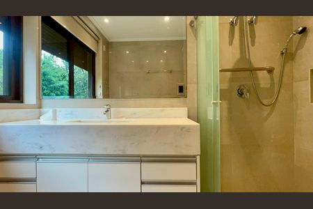 Casa à venda com 455m², 3 quartos e 5 vagasBanheiro da Suíte 2