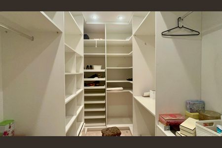 Casa à venda com 455m², 3 quartos e 5 vagasCloset da suíte 2